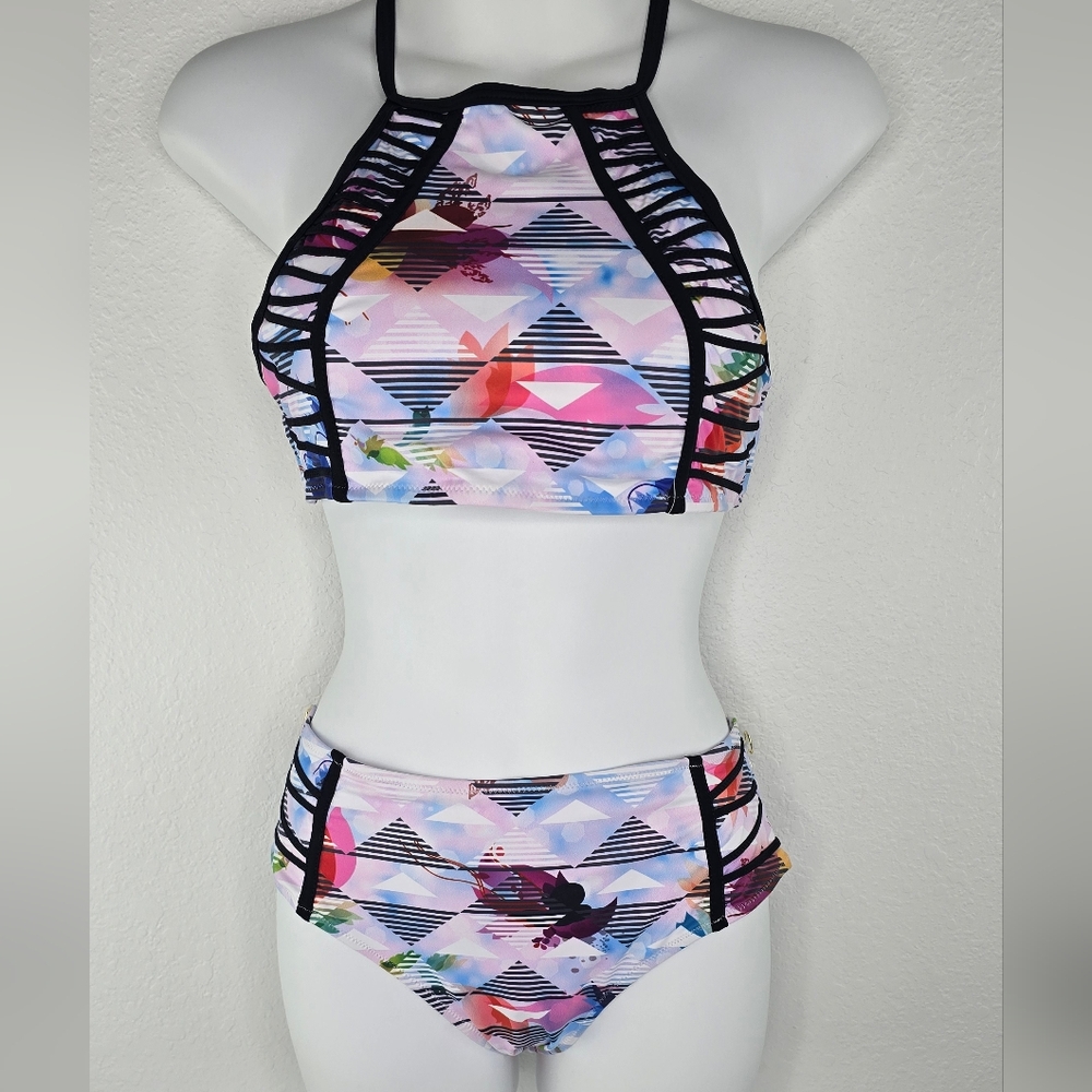 NWT Cupshe Wht/Blk/Multi Color Geometric Abstract Floral 2-Piece Swimsuit Size M